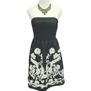 𝅺WHITE House Black Market Strapless Floral Dress